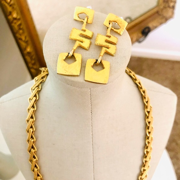 Vintage Monet Necklace & Abstract Earrings - Picture 4 of 12